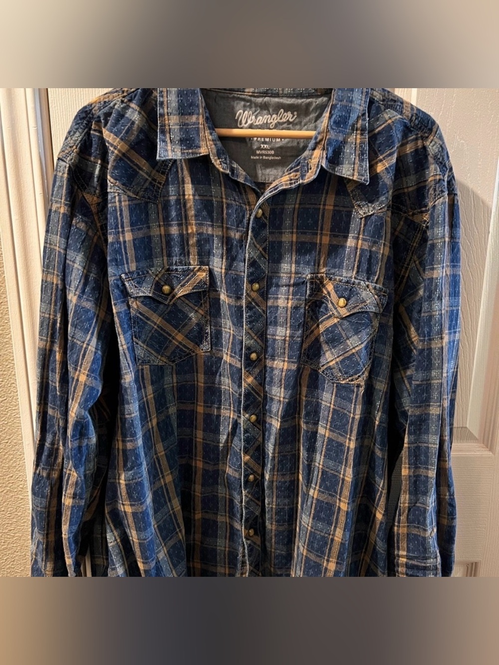 Wrangler Navy and Tan Plaid Western Snap Shirt
